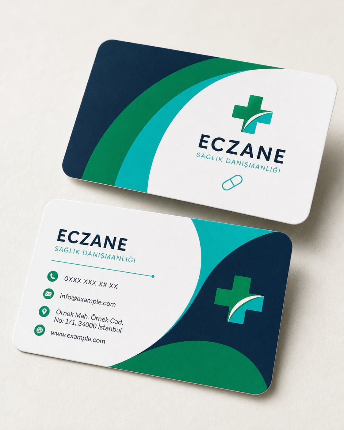 Turkuaz ve lacivert modern eczane kartviziti şablonu